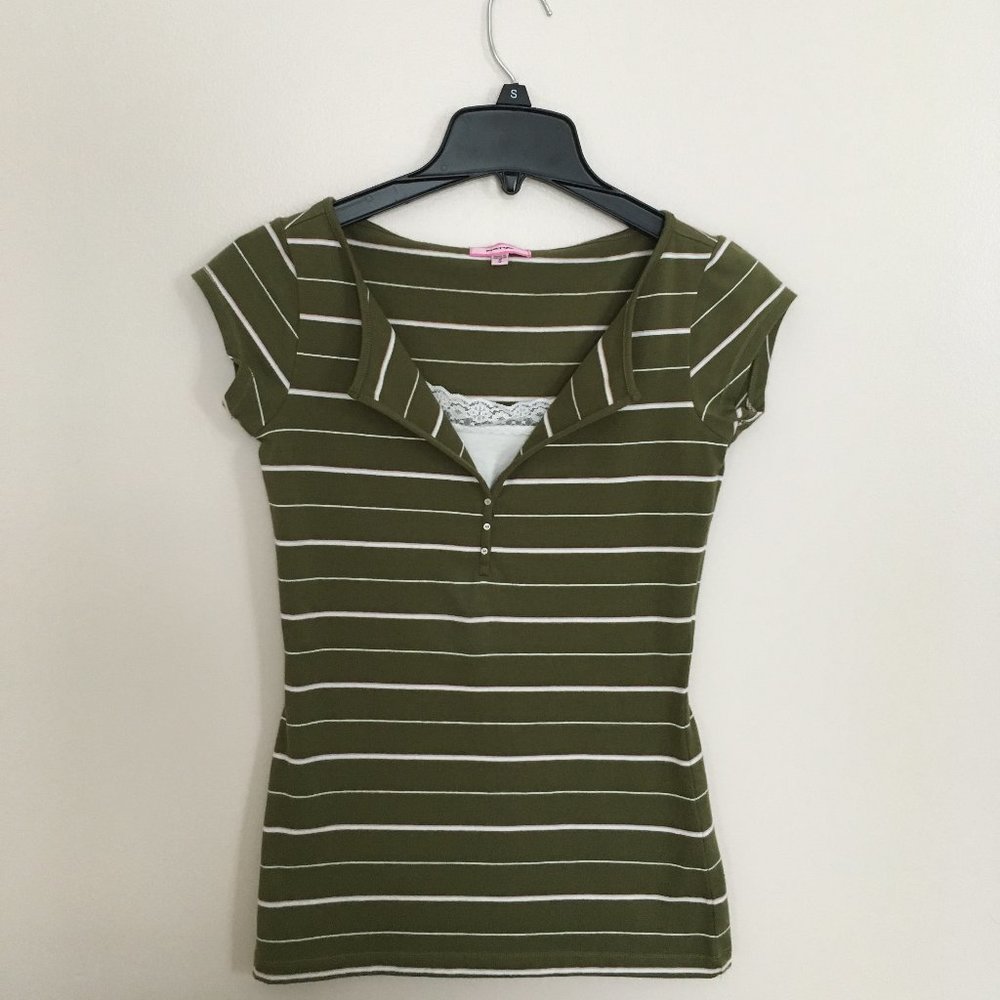 Juniors' Short Sleeve Top